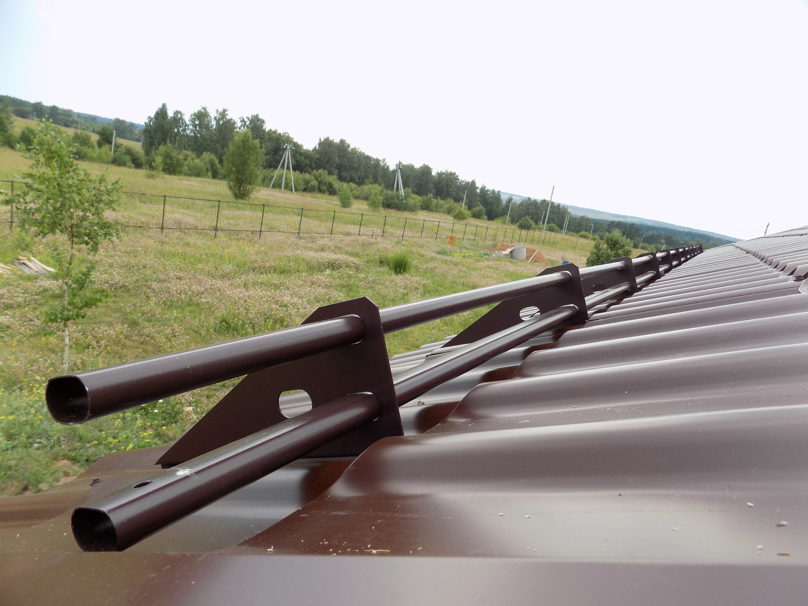 Монтаж металлочерепицы на готовую стропильную систему