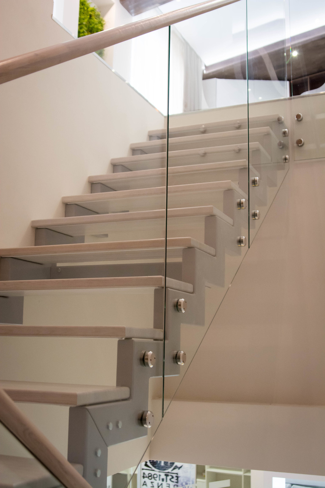 Лестница с интелектуальной подсветкой