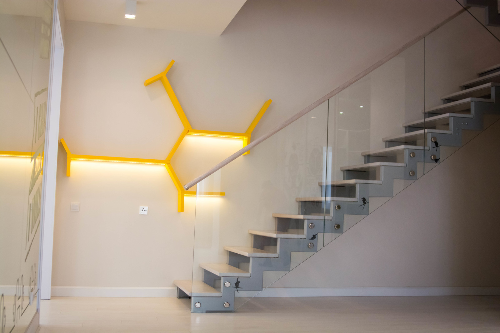 Лестница с интелектуальной подсветкой