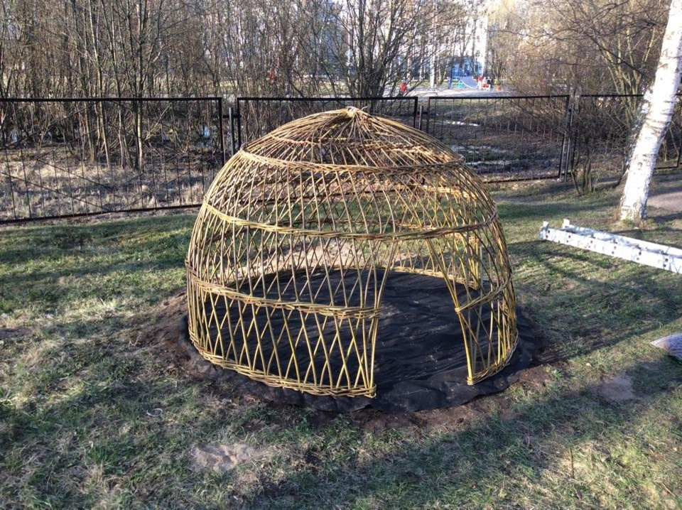 Плетеная беседка в детском саду.