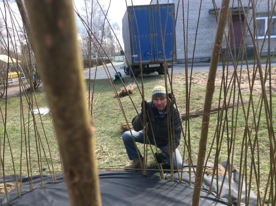 Плетеная беседка в детском саду.