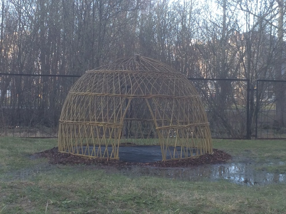 Плетеная беседка в детском саду.