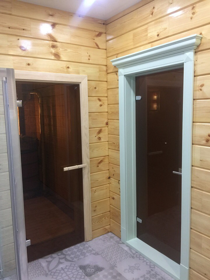 Стеклянная дверь