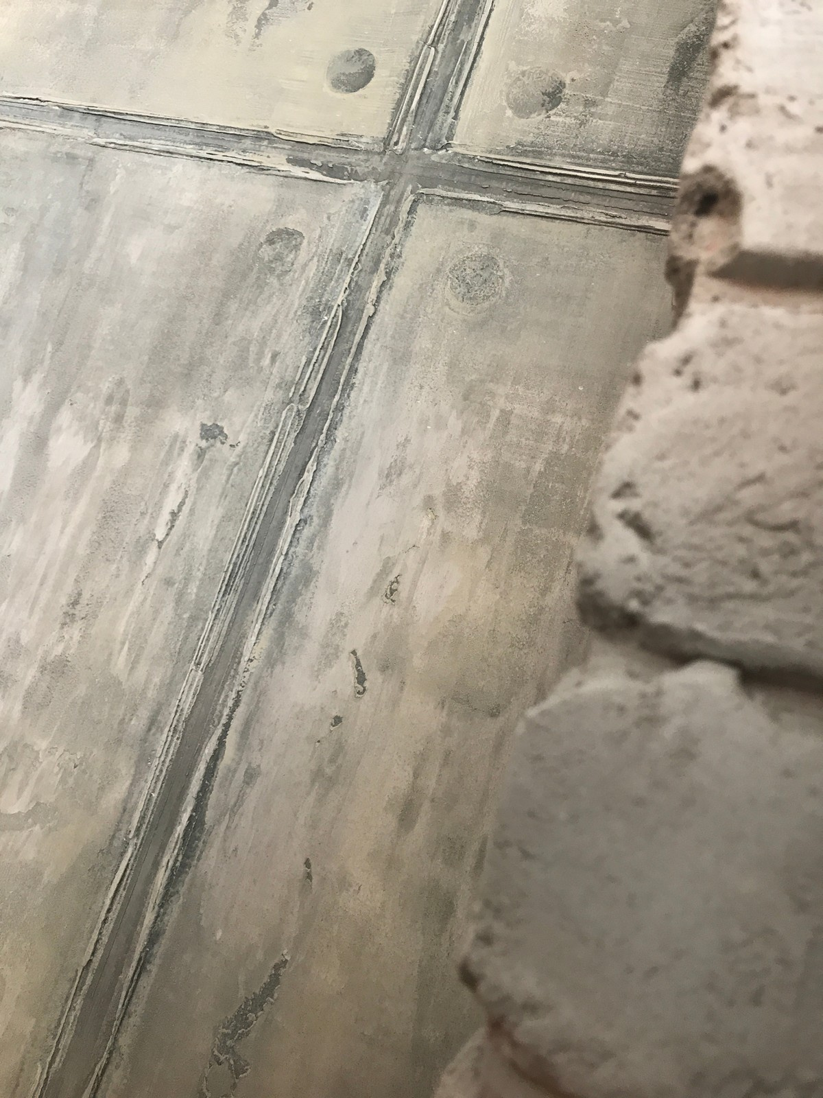 Опираясь на бетон/Drawing on concrete