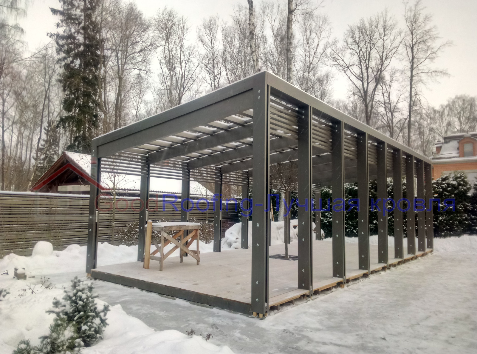 Кровля из монолитного поликарбоната с установкой дымосборника