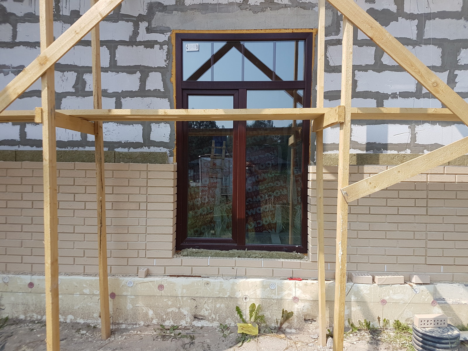 Облицовка дома светлым кирпичом