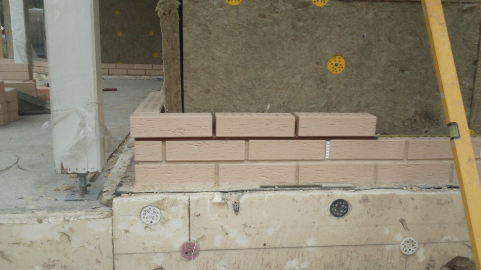 Облицовка дома светлым кирпичом