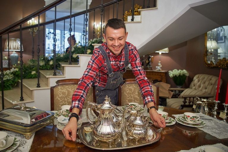 Оформление салона "Английские интерьеры"