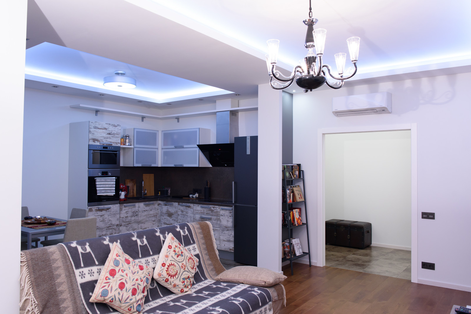 Интерьер по-мужски. Кухня-гостиная