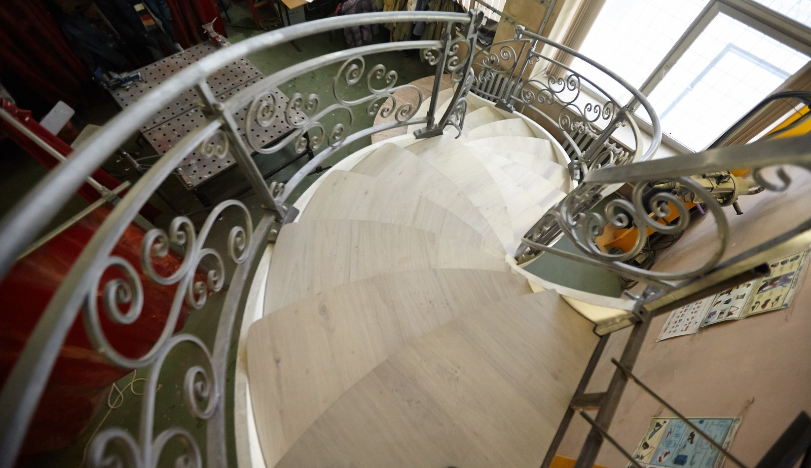 Обложка проекта: Лестницы на продажу