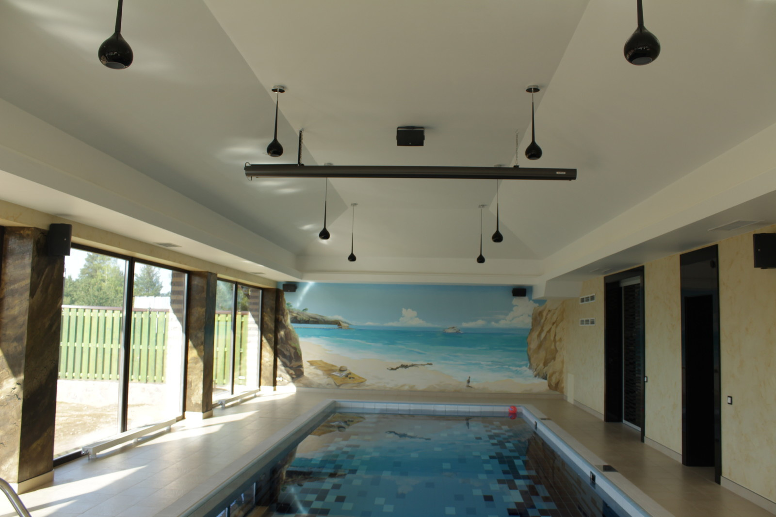 Кинотеатр в бассейне