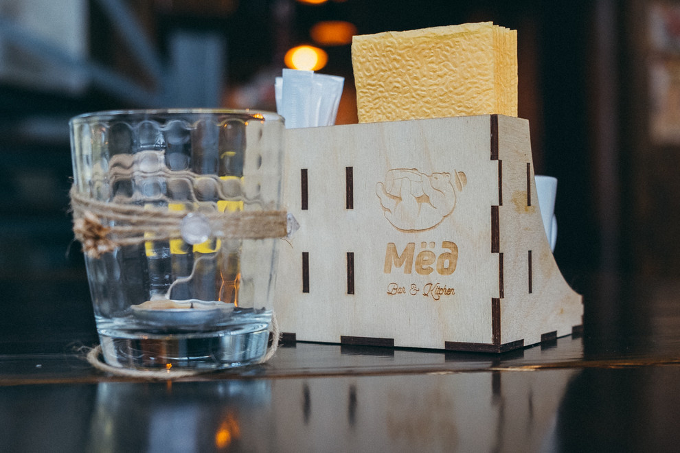 Отделка бара-ресторана "Мед"