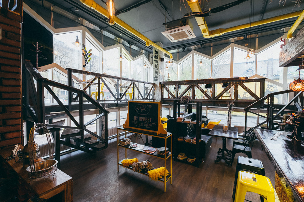 Отделка бара-ресторана "Мед"