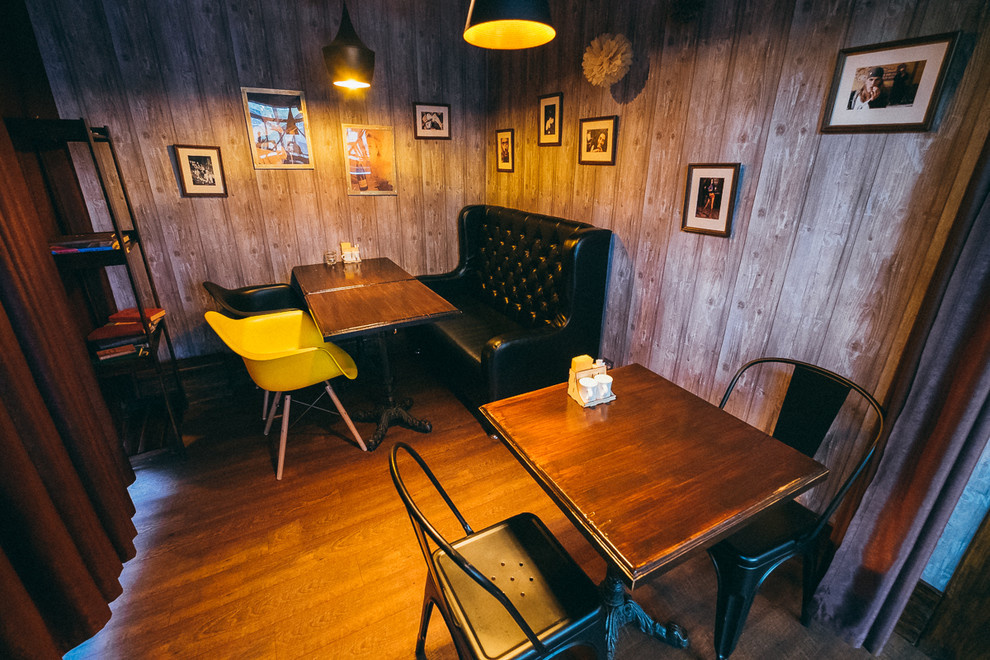 Отделка бара-ресторана "Мед"