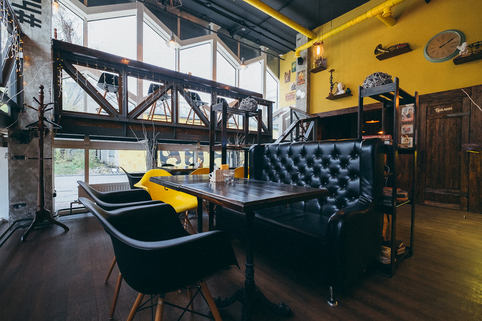 Отделка бара-ресторана "Мед"