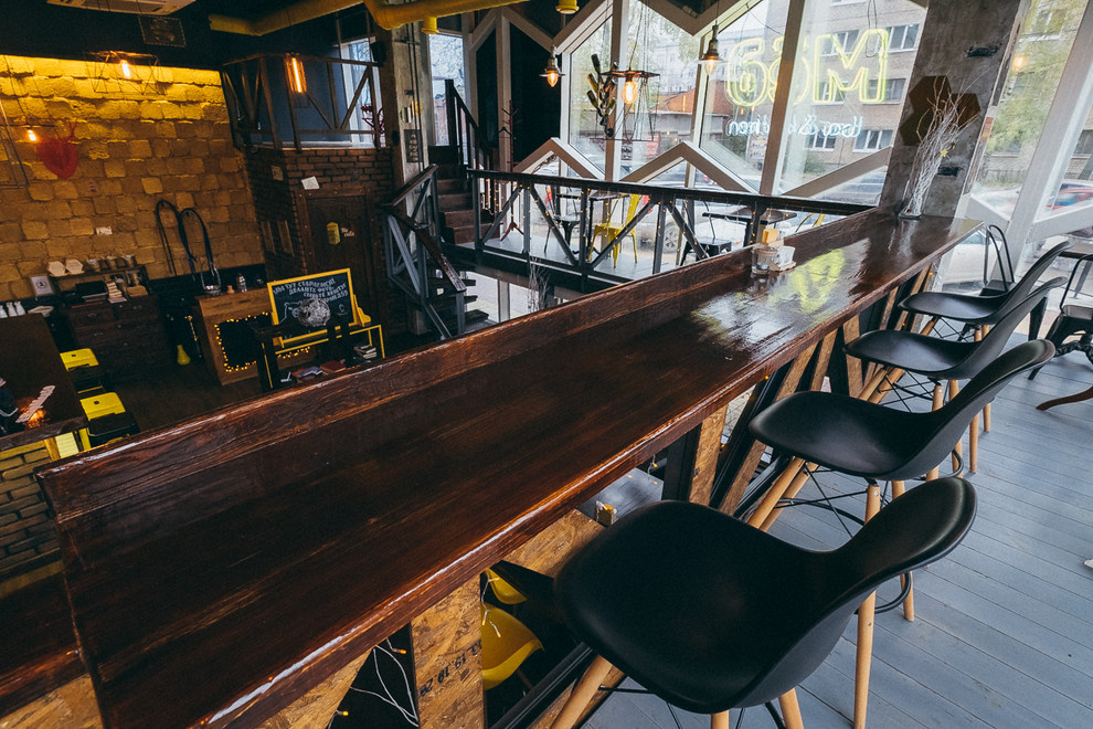 Отделка бара-ресторана "Мед"