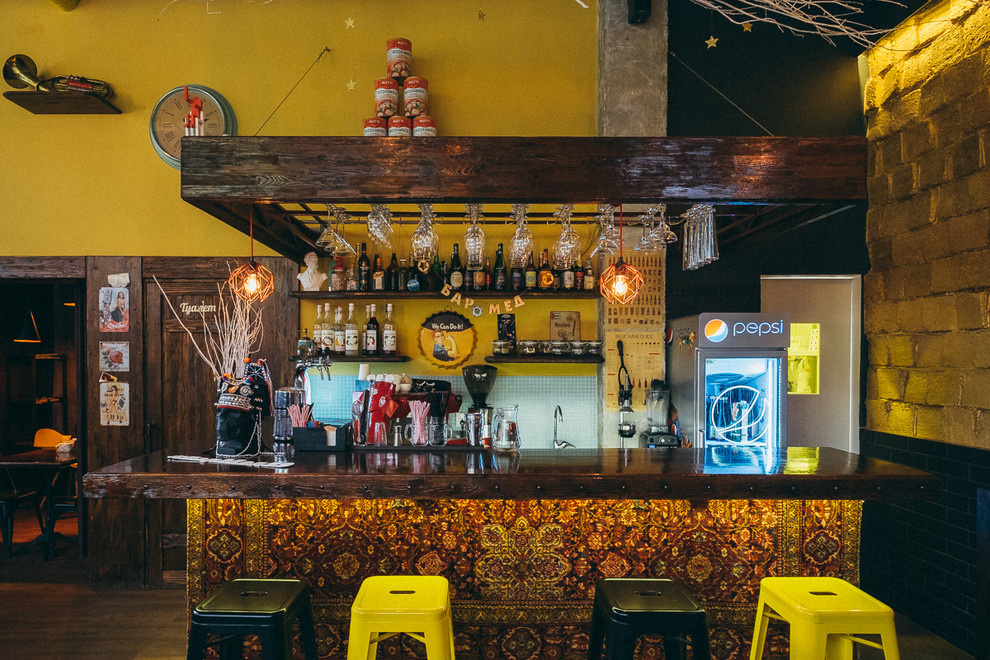 Отделка бара-ресторана "Мед"