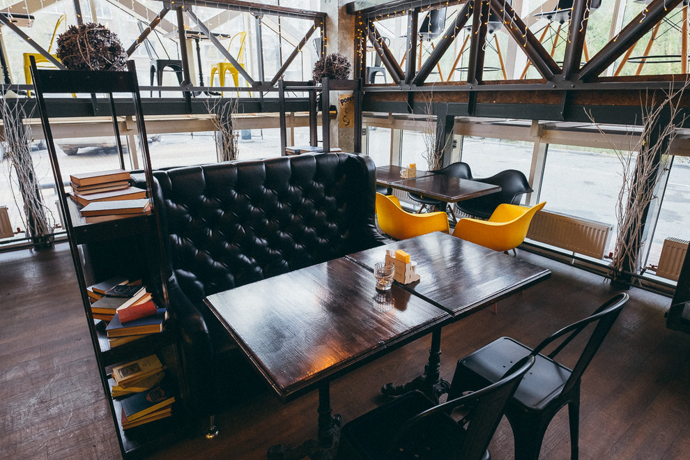 Отделка бара-ресторана "Мед"