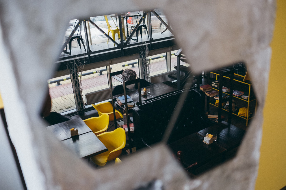 Отделка бара-ресторана "Мед"