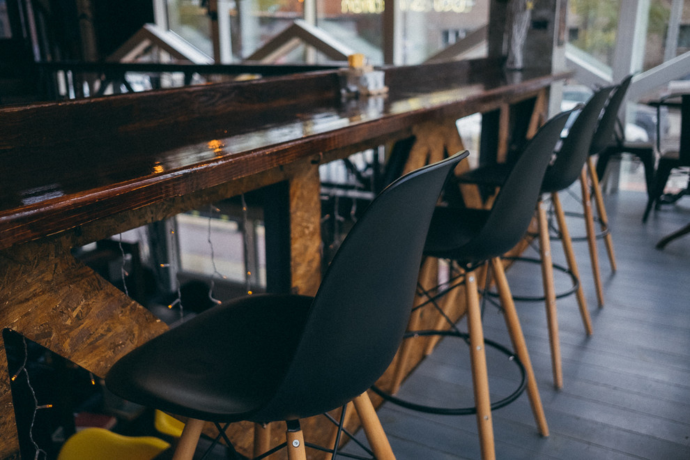 Отделка бара-ресторана "Мед"