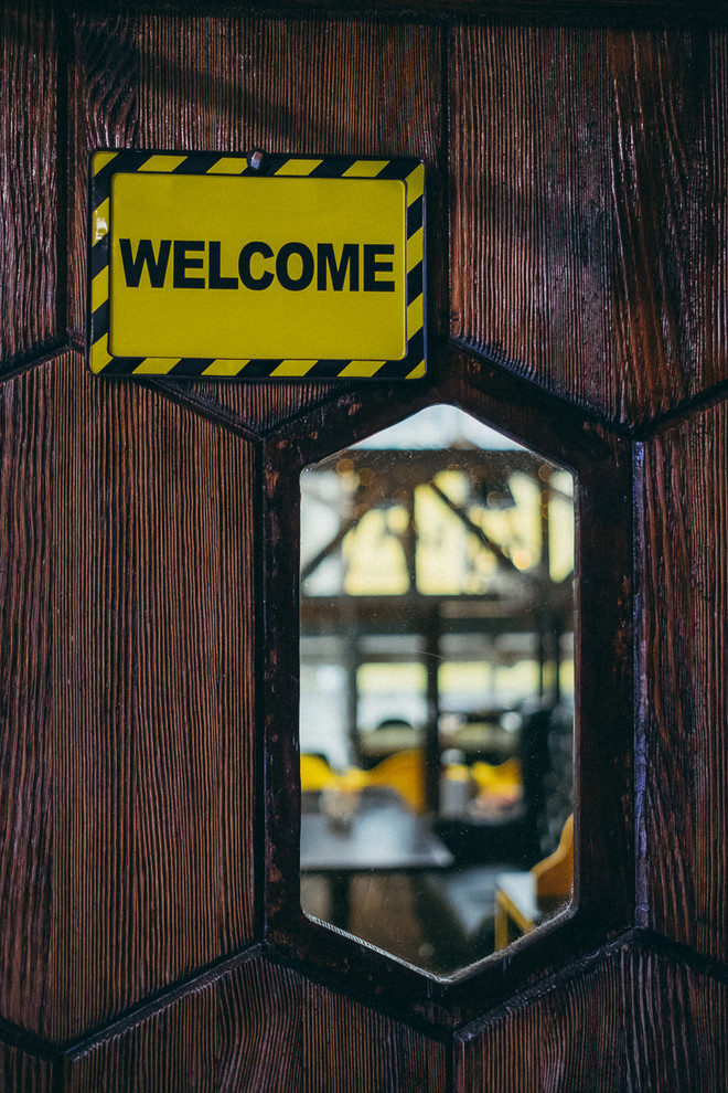 Обложка проекта: Отделка бара-ресторана "Мед"