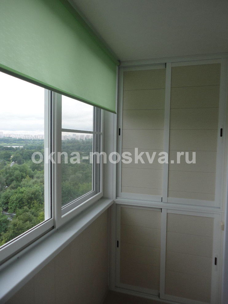 Остекление балкона с полной внутренней отделкой + рулонные жалюзи