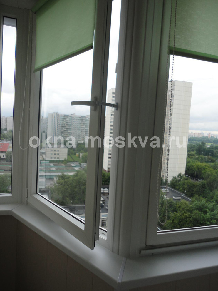 Остекление балкона с полной внутренней отделкой + рулонные жалюзи