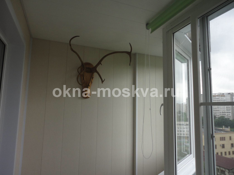 Остекление балкона с полной внутренней отделкой + рулонные жалюзи