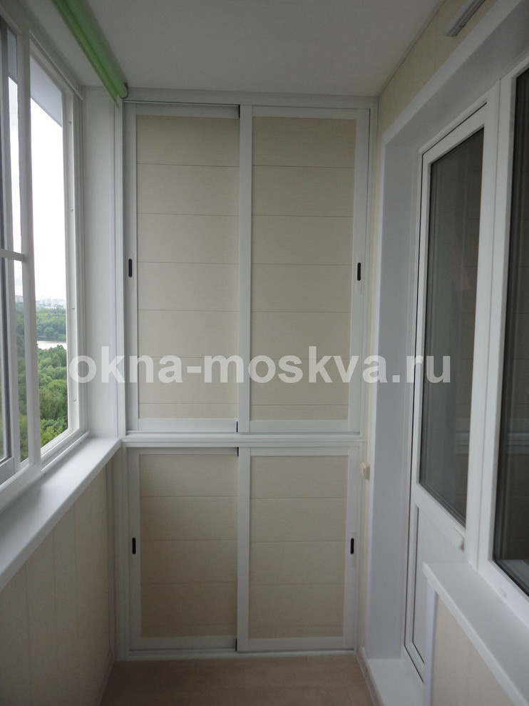 Остекление балкона с полной внутренней отделкой + рулонные жалюзи