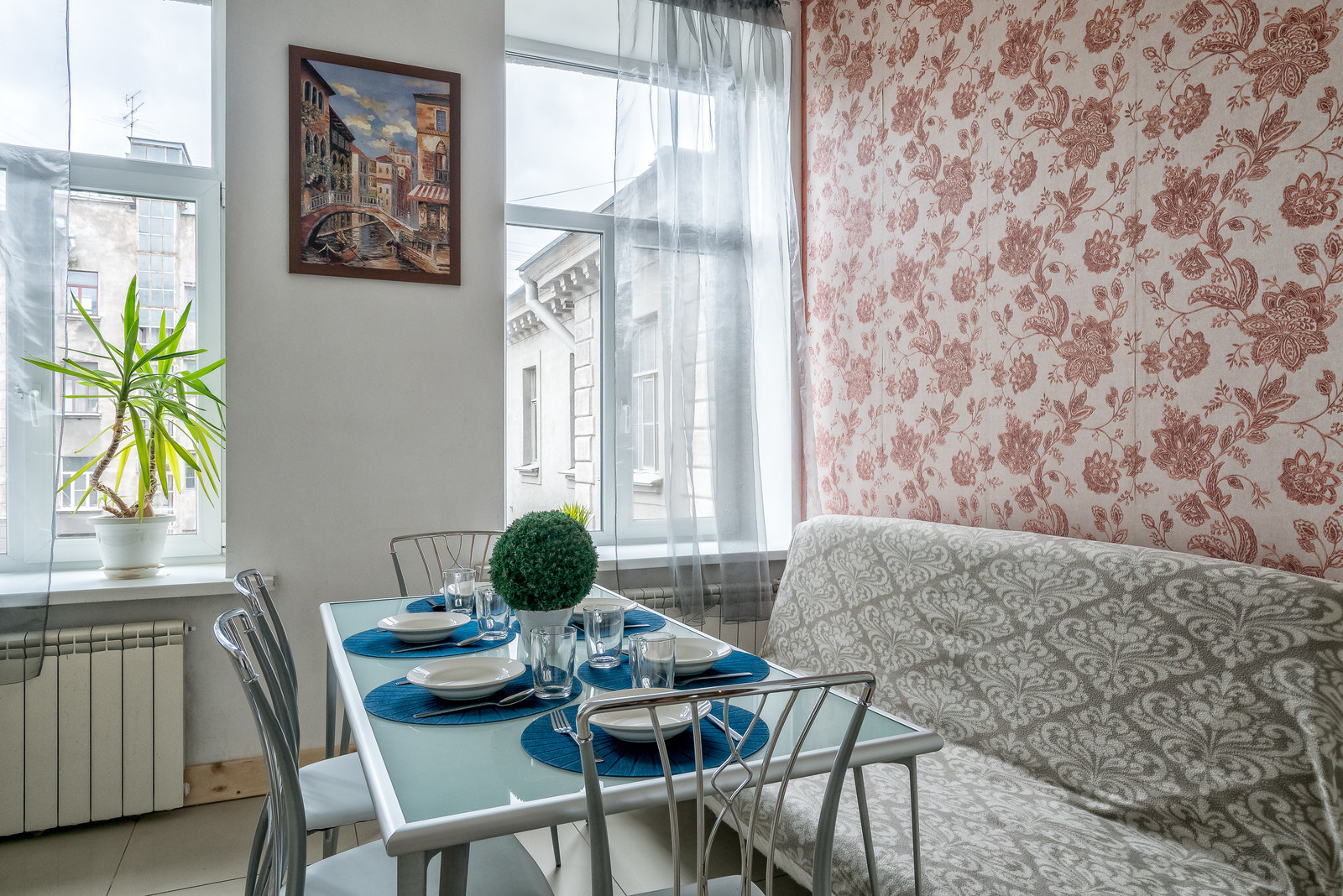 Обложка проекта: Хостел на Литейном