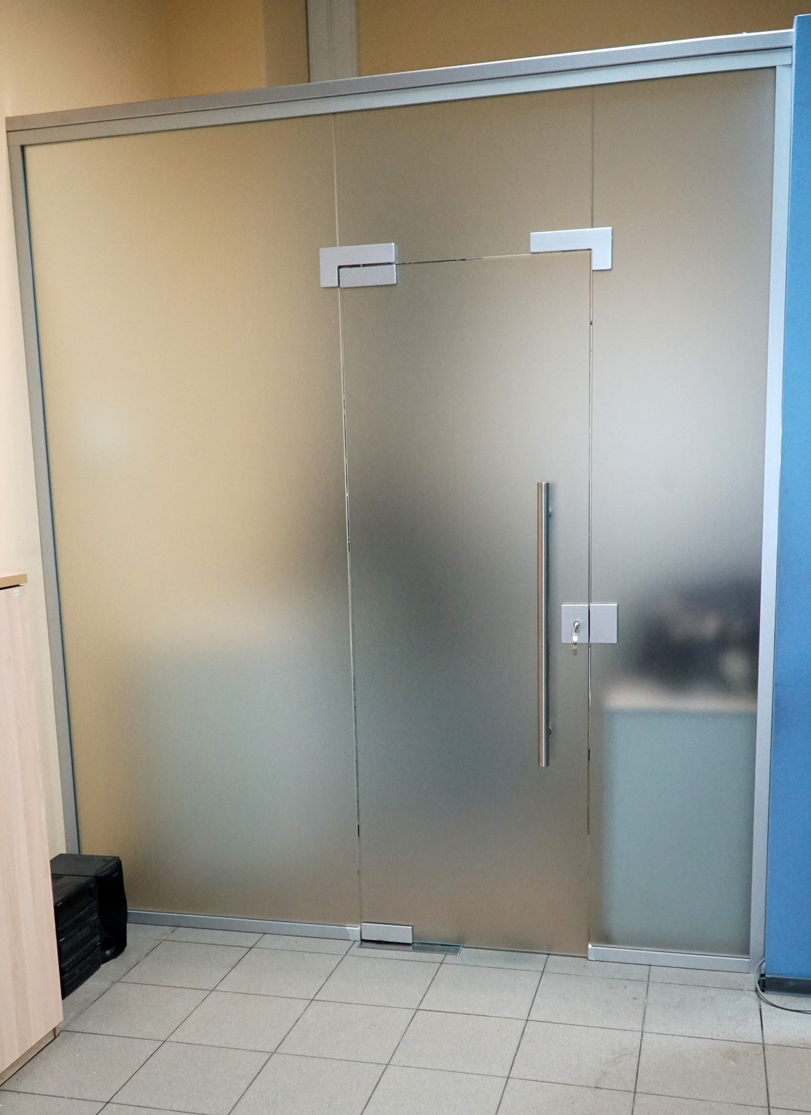 Перегородка с дверью