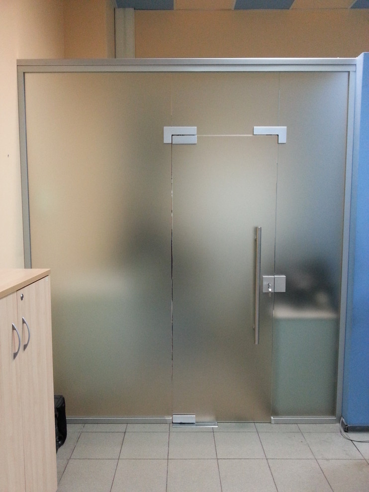 Обложка проекта: Перегородка с дверью