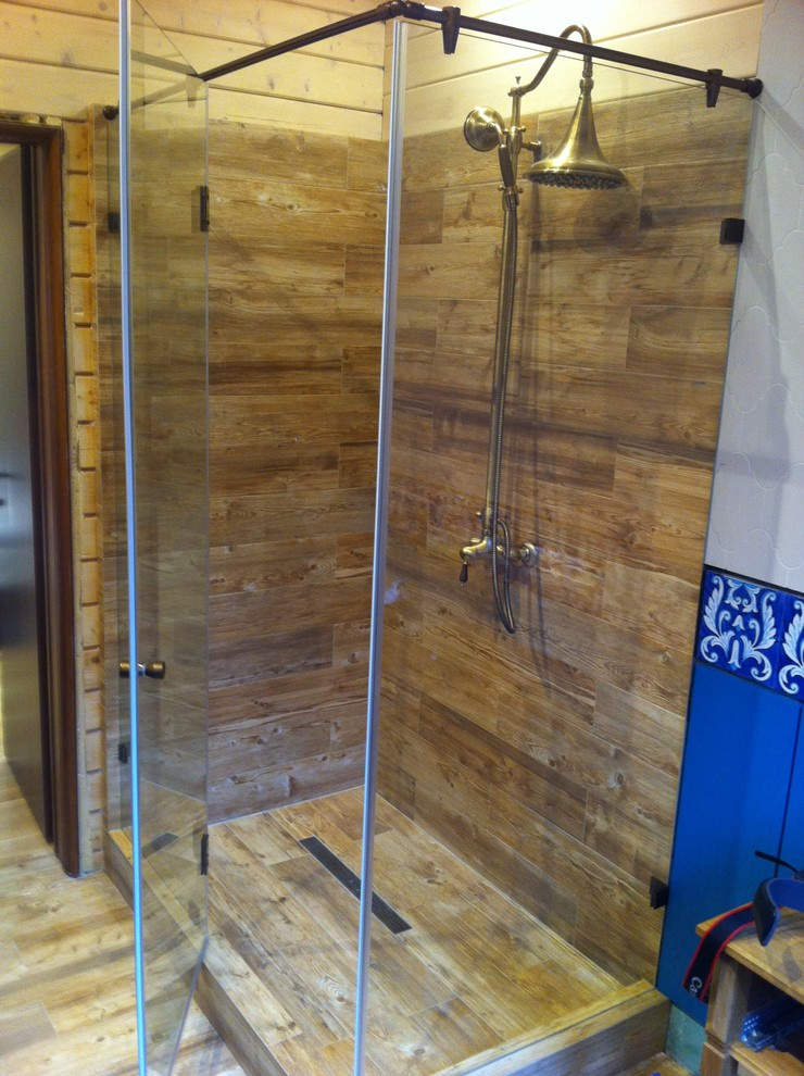 Душевой уголок с  бронзовой фурнитурой