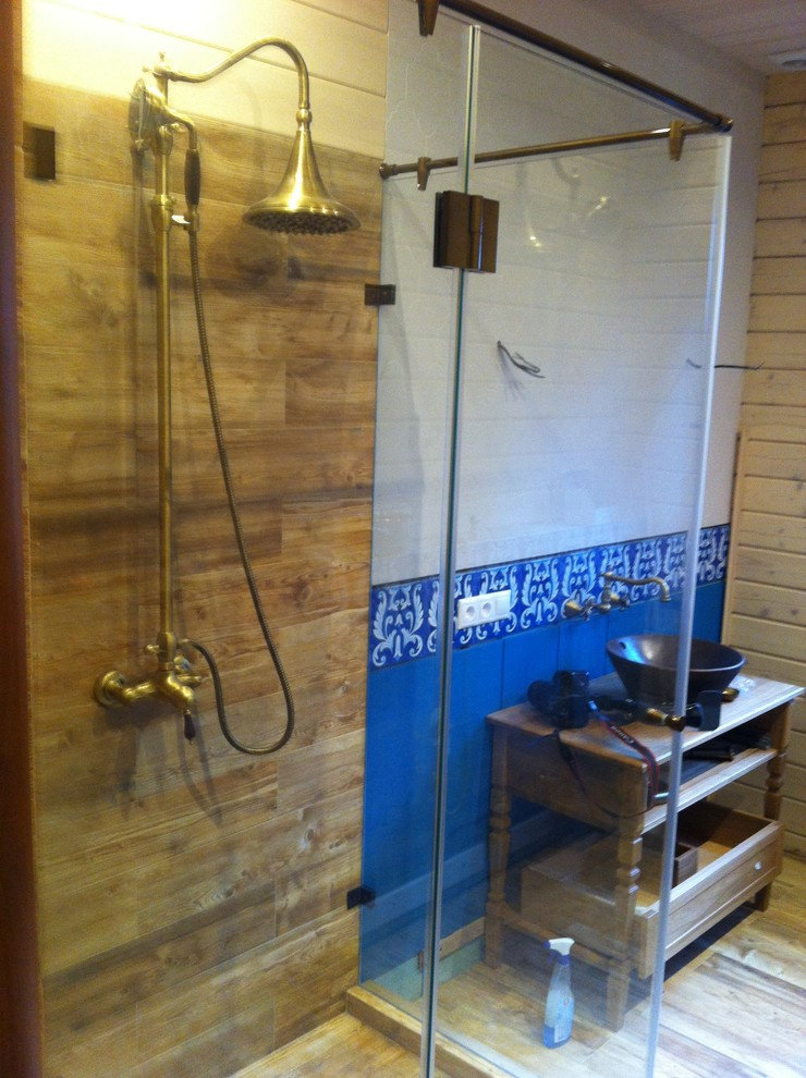 Душевой уголок с  бронзовой фурнитурой