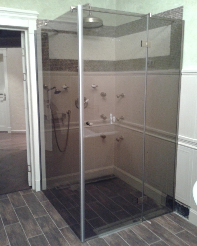 Угловые душевые конструкции