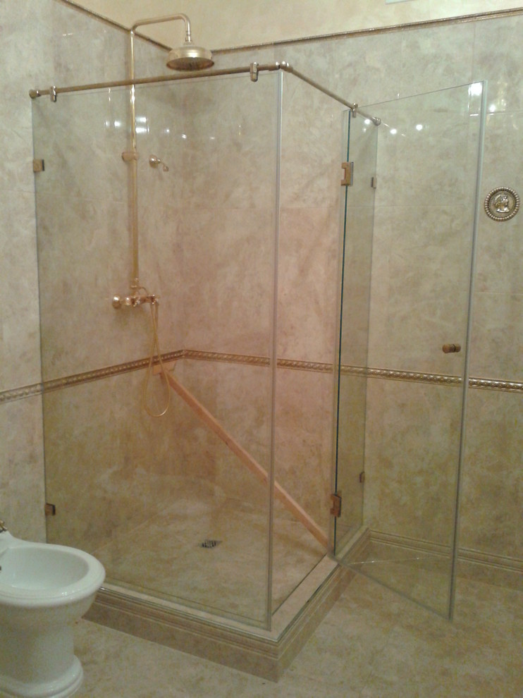 Угловые душевые конструкции