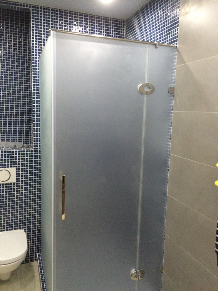 Угловые душевые конструкции