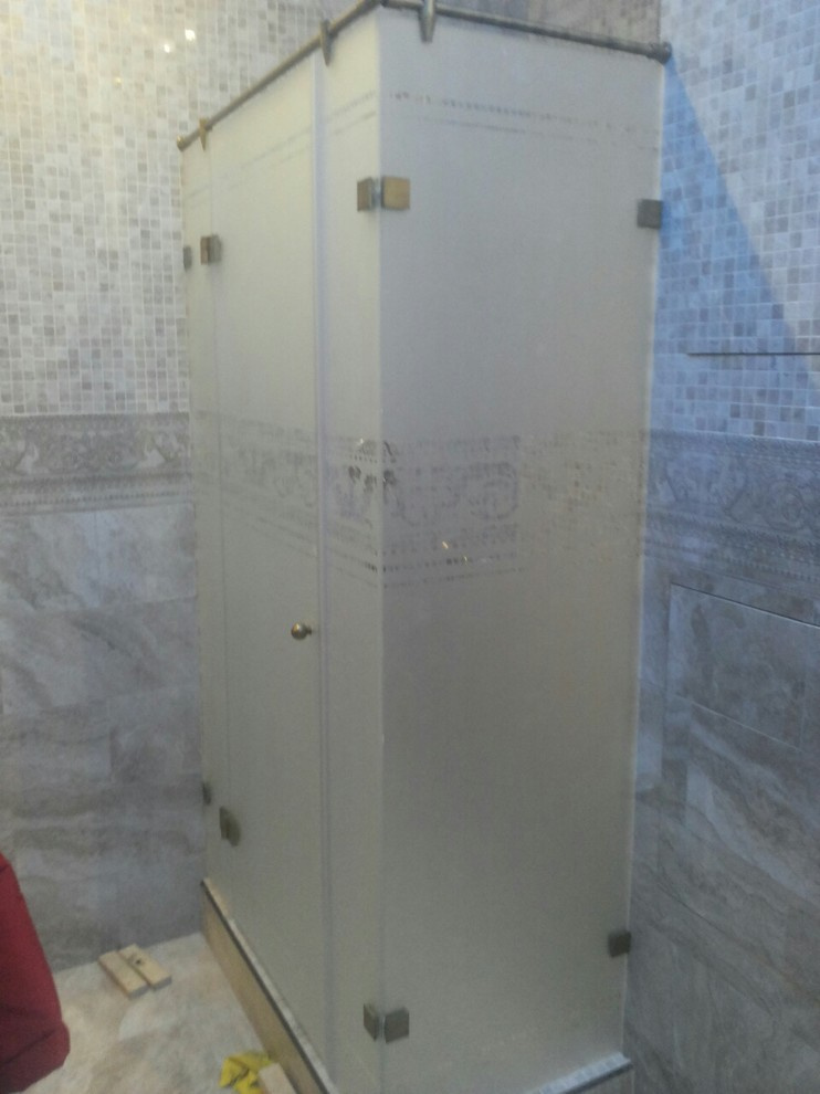 Угловые душевые конструкции