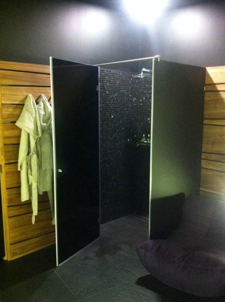 Угловые душевые конструкции