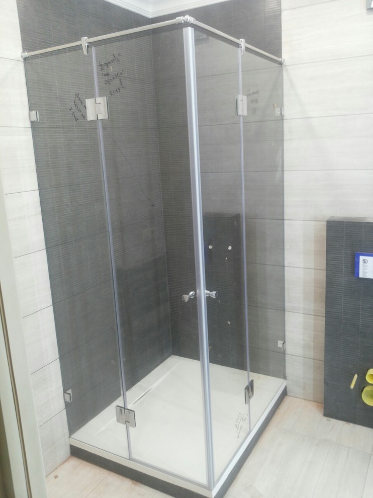 Угловые душевые конструкции