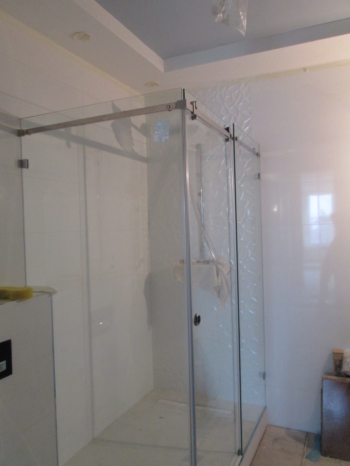 Угловые душевые конструкции