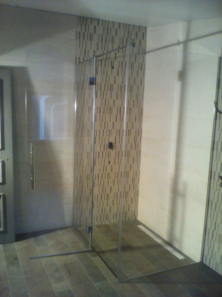 Угловые душевые конструкции