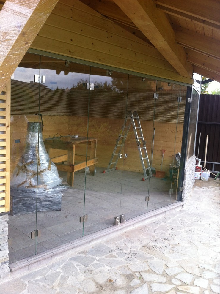 Остекление безрамное (террасы , беседки ,бассейны)