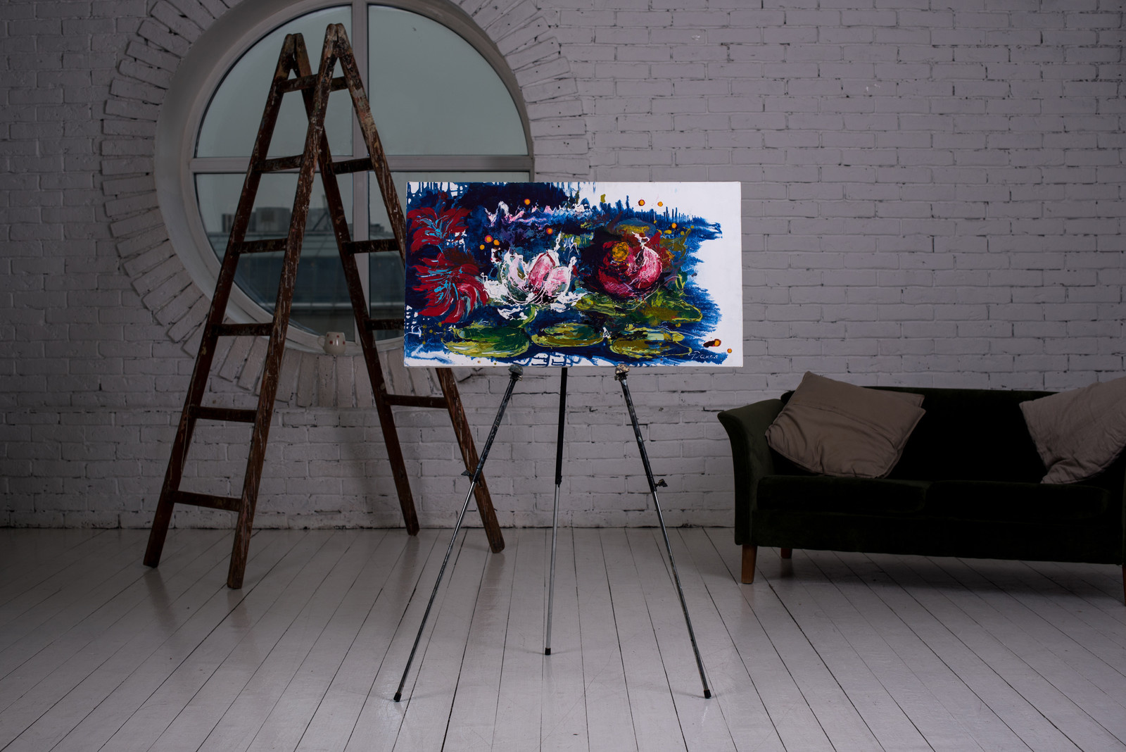 Картина ОЗЕРО в интерьере гостиной LOFT