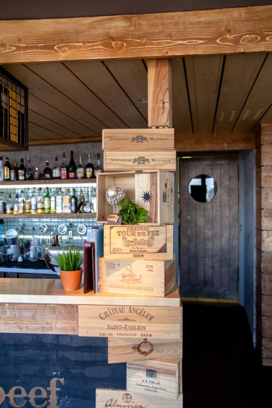 Реализация дизайн-проекта  ресторана «Beef Bar Vosem» в гостинице «Москва»