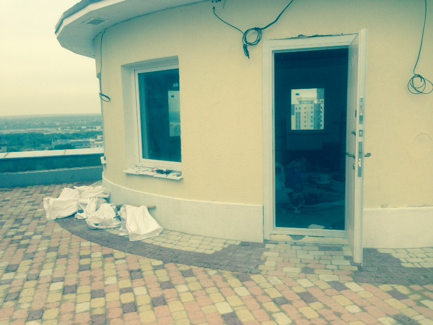 Оформление крыши. Пентхаус 17-этажного дома с выходом на крышу.