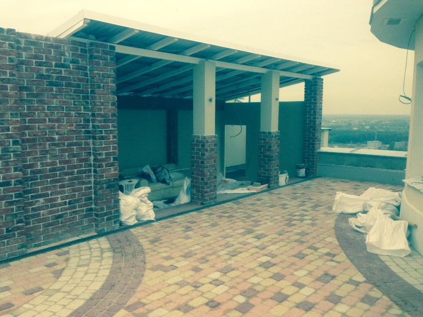 Оформление крыши. Пентхаус 17-этажного дома с выходом на крышу.