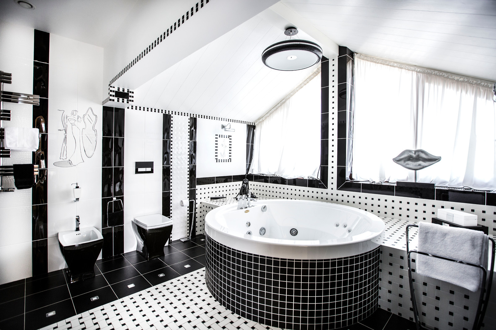 Черно-белая ванная