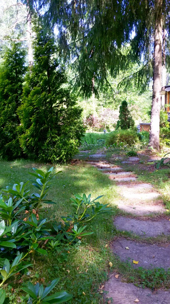 Садовая тропинка