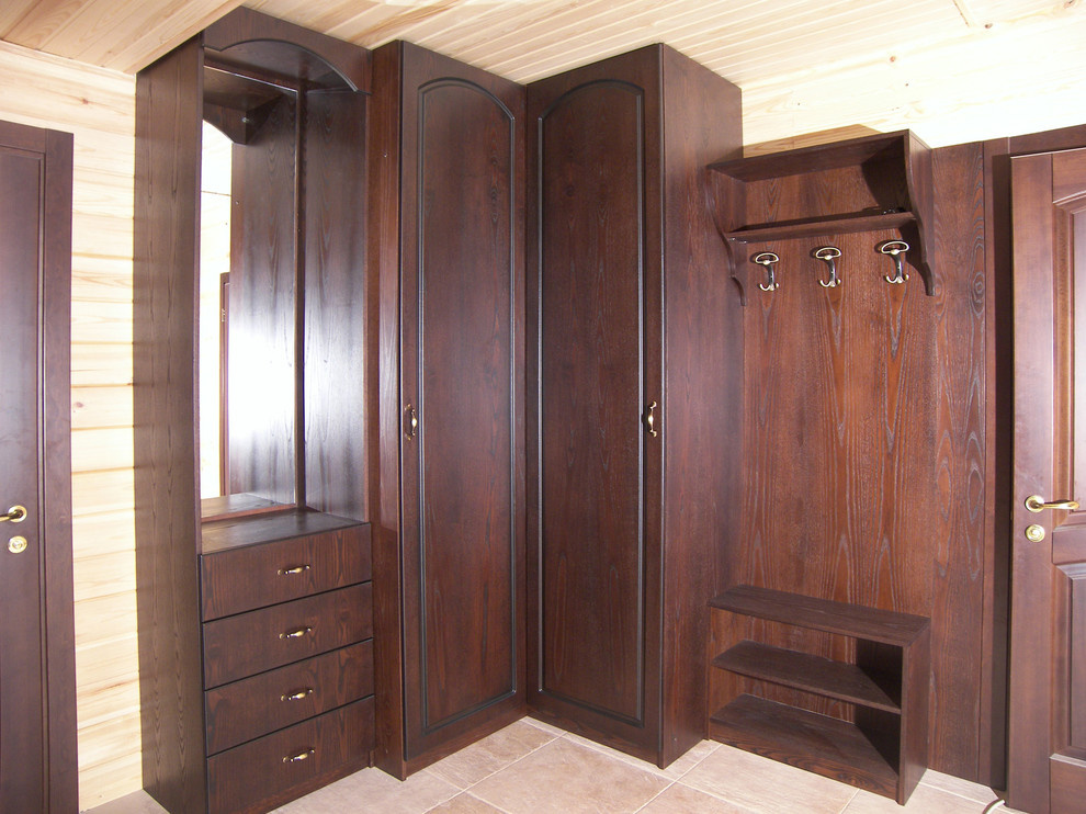 Прихожая в загородном доме